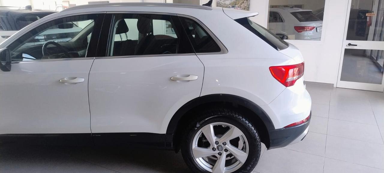 Audi Q3 35 TDI quattro Business Advanced