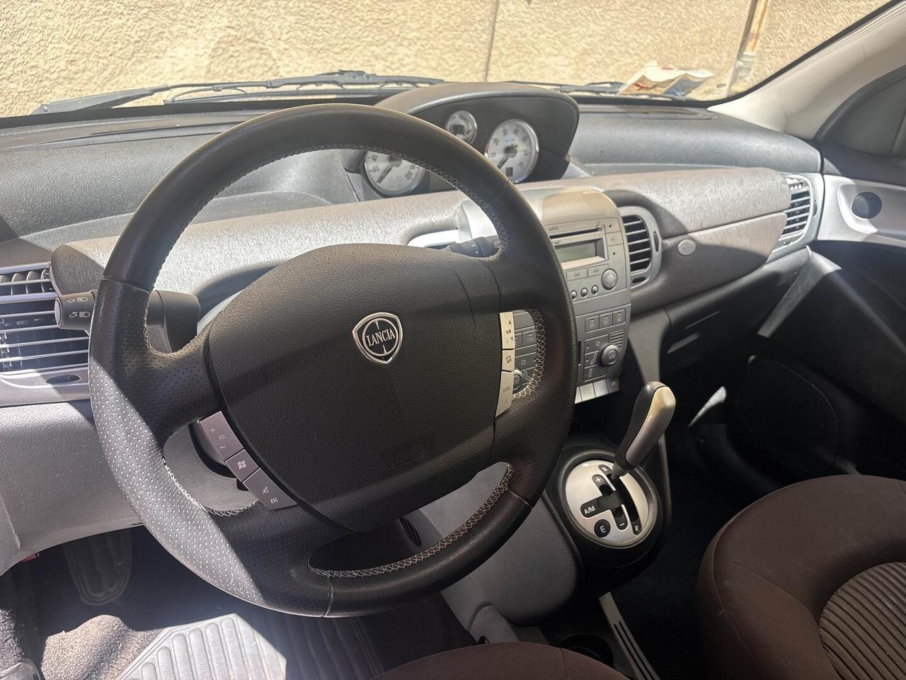 LANCIA YPSILON 1.4 16V PLATINO AUTOMATICA