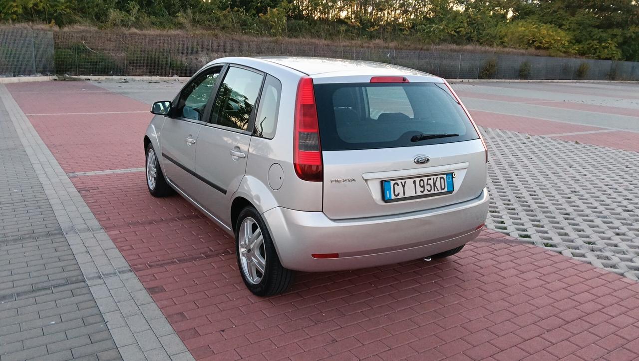 FORD FIESTA 1.2 BENZ -2005