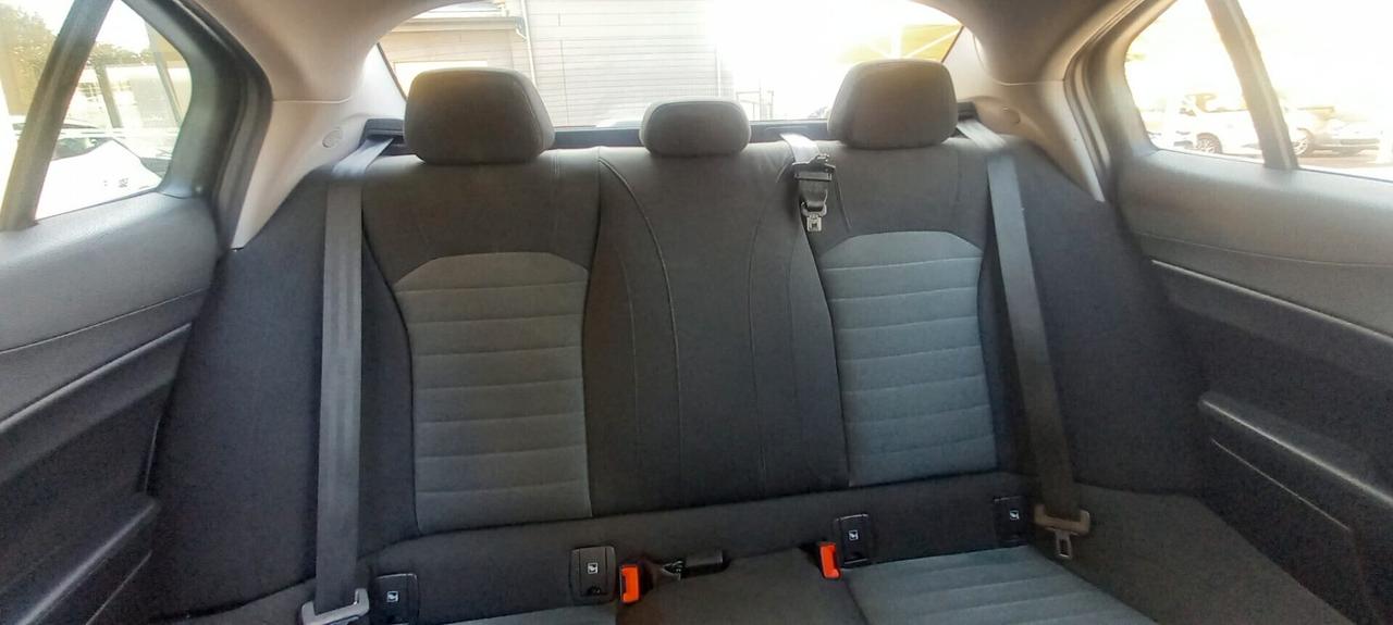 ALFA ROMEO GIULIA Turbodiesel cc. 2.143 CV. 150 Euro 6B Automatica 5 Porte 5 Posti con Cambio Paddle al Volante (F1).