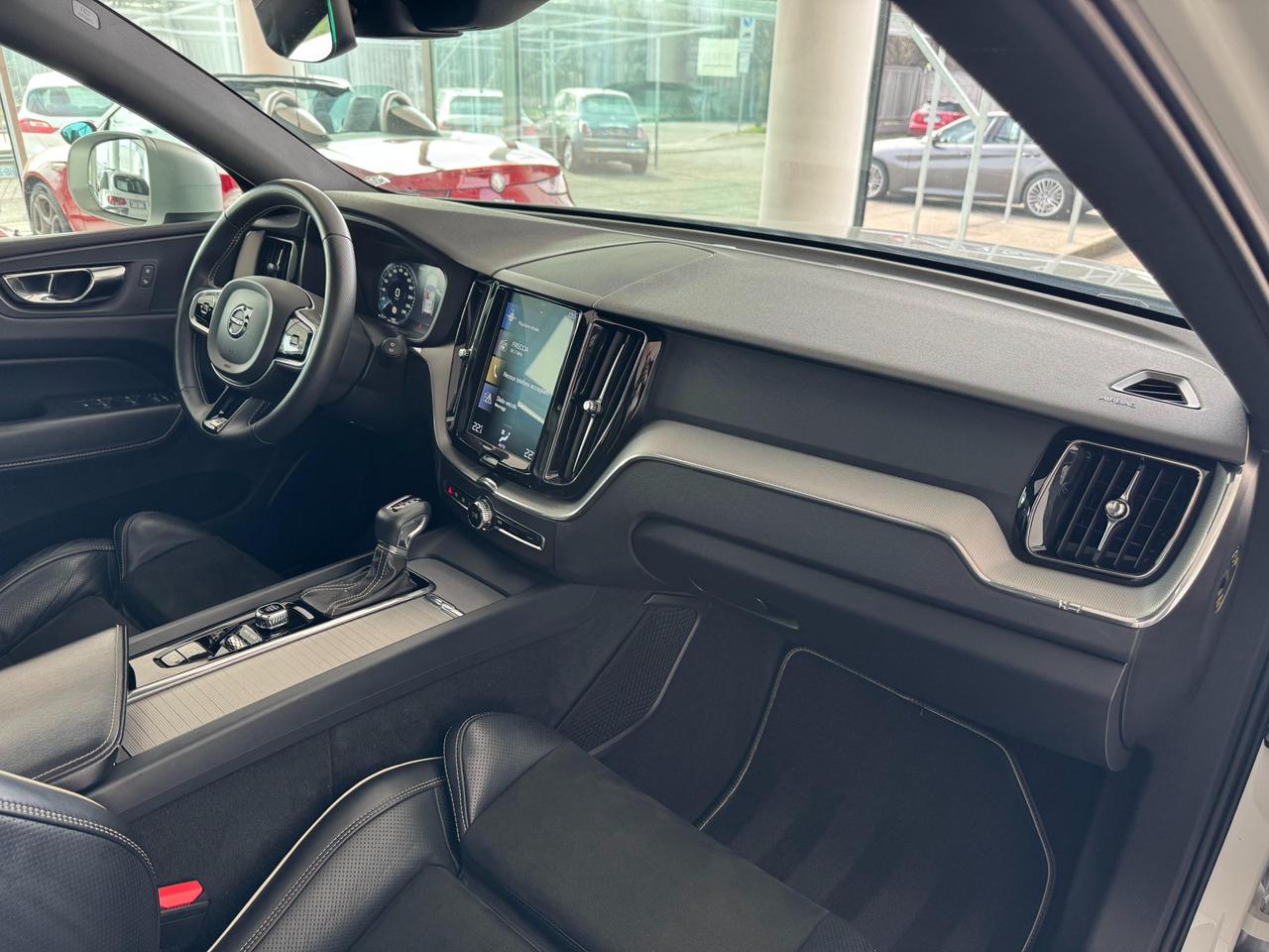 Volvo XC60 2.0 d4 190cv R-design awd Aut. Tetto Apribile