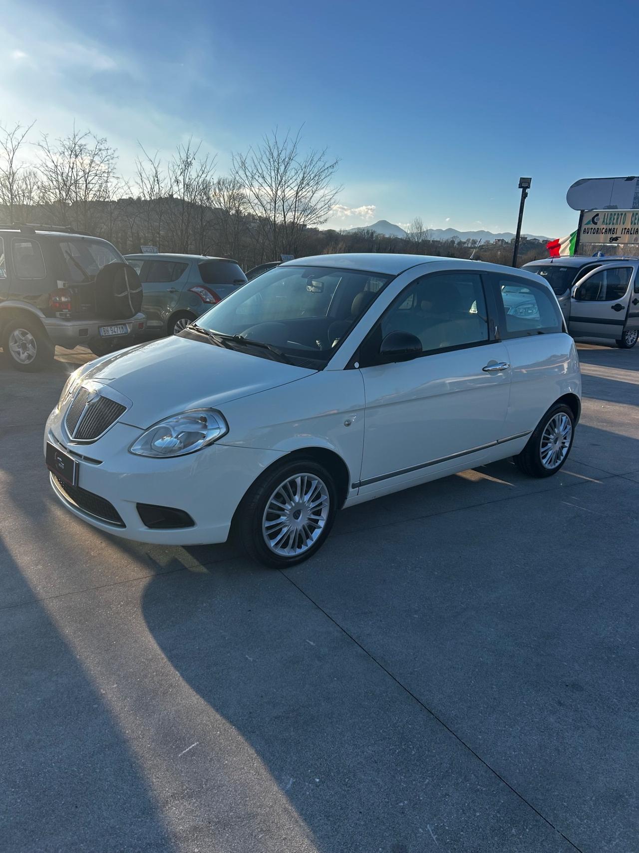 Lancia Ypsilon 1.2 69 CV Unyca