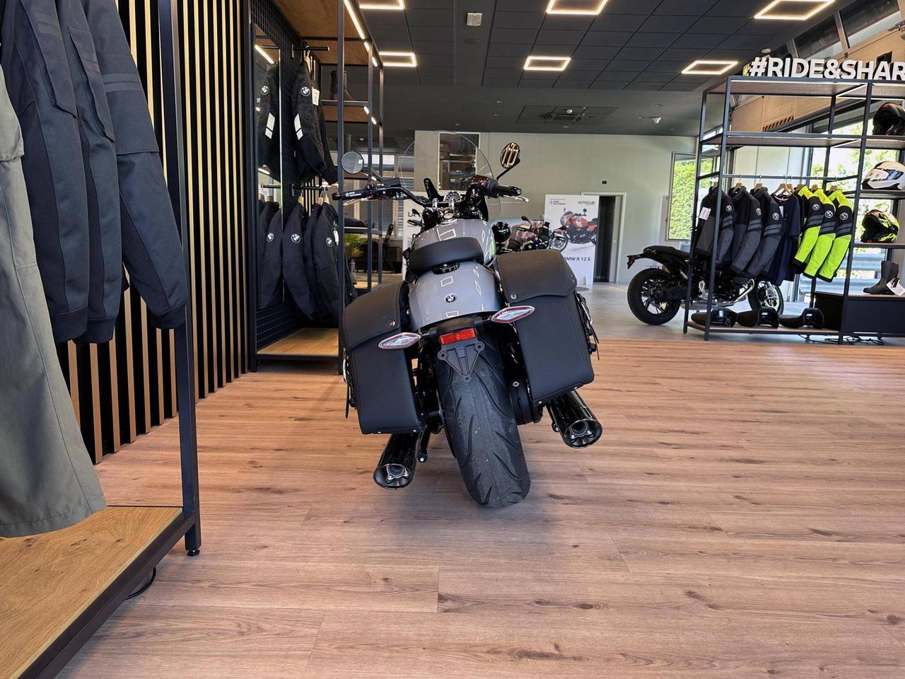 BMW R 18 Classic Blacked Out