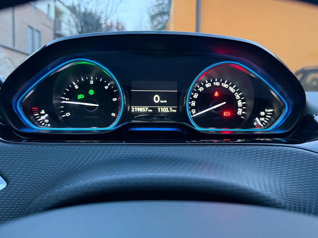 Peugeot 2008 1.6 e-HDi 115 CV Stop&Start Féline