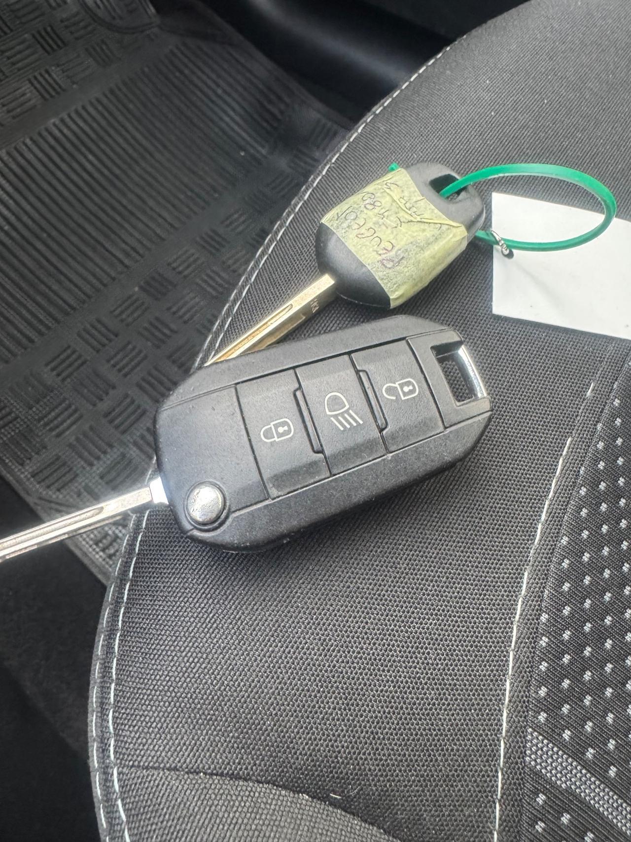 Peugeot 208 1.4 HDi 68Cv 2015