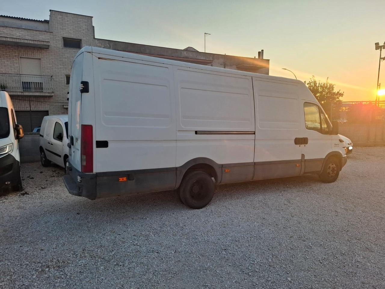 Iveco Daily 35C14/BarTor3.0Hpi TDI PLM-RG Cab