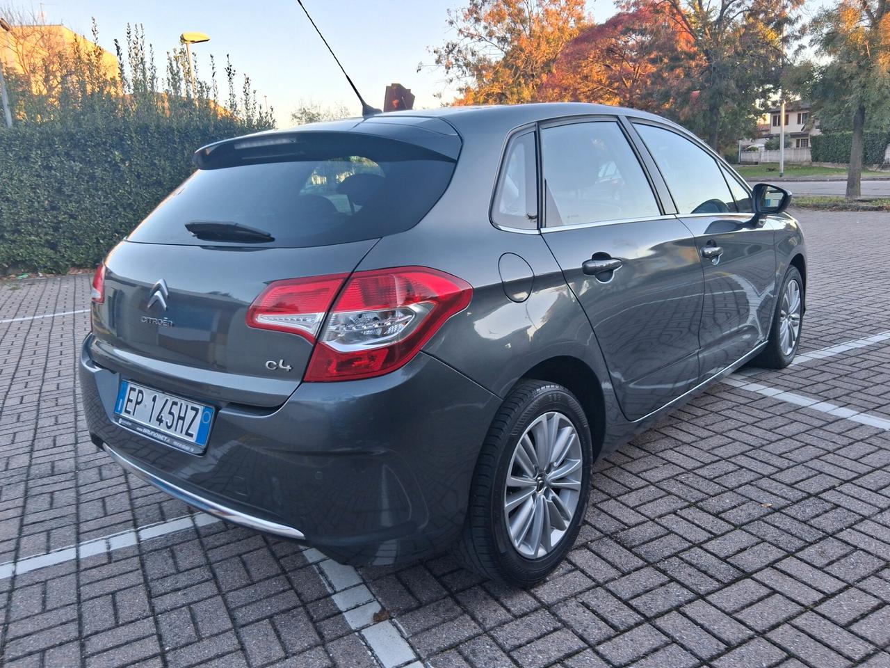 Citroen C4 1.4 VTi 95 Seduction..CELL 320 147 1147 WUATSAPP 3276540940