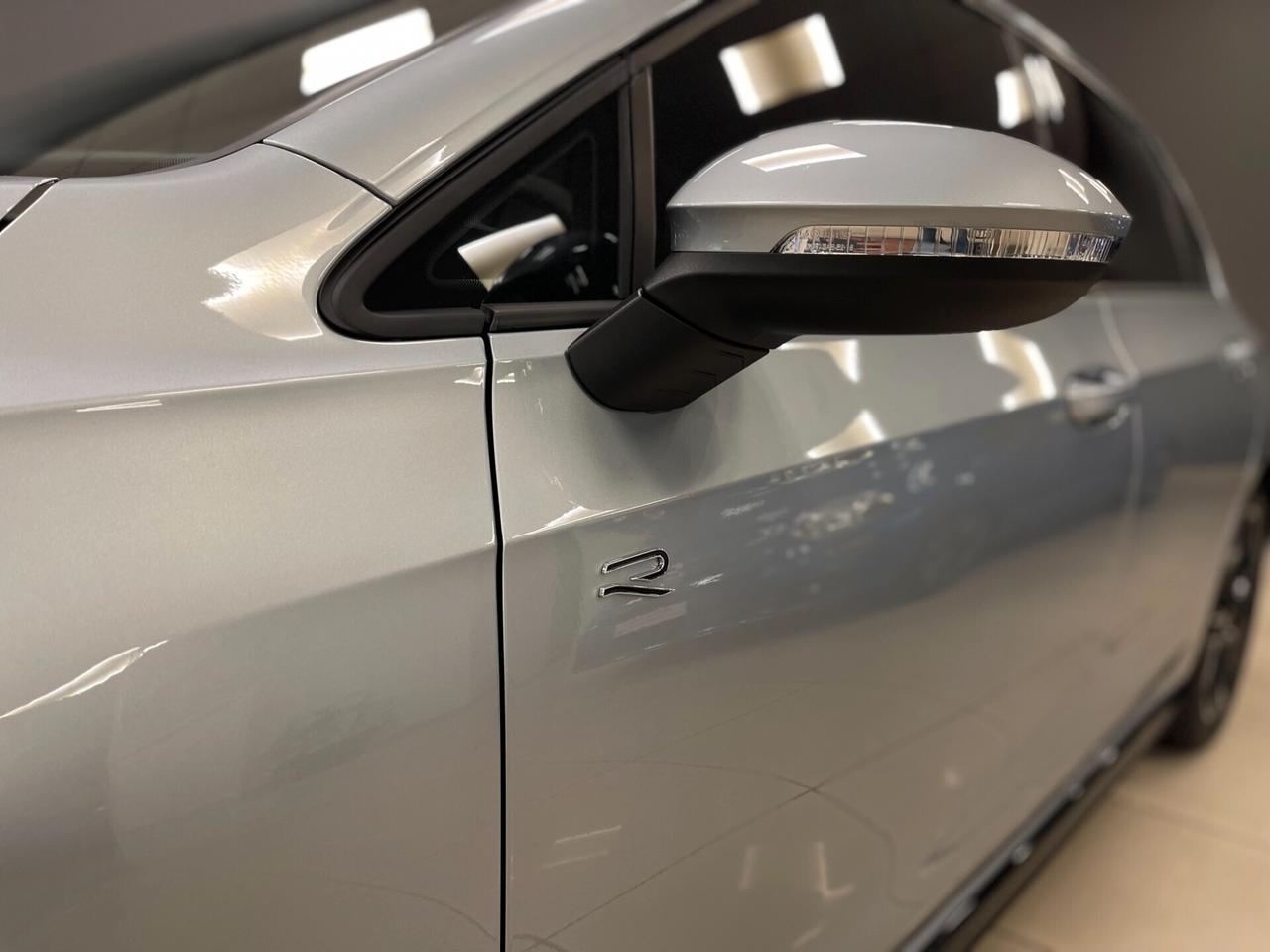 Nuova Volkswagen Golf 8.5 R-Line 2.0 TDI 150cv DSG