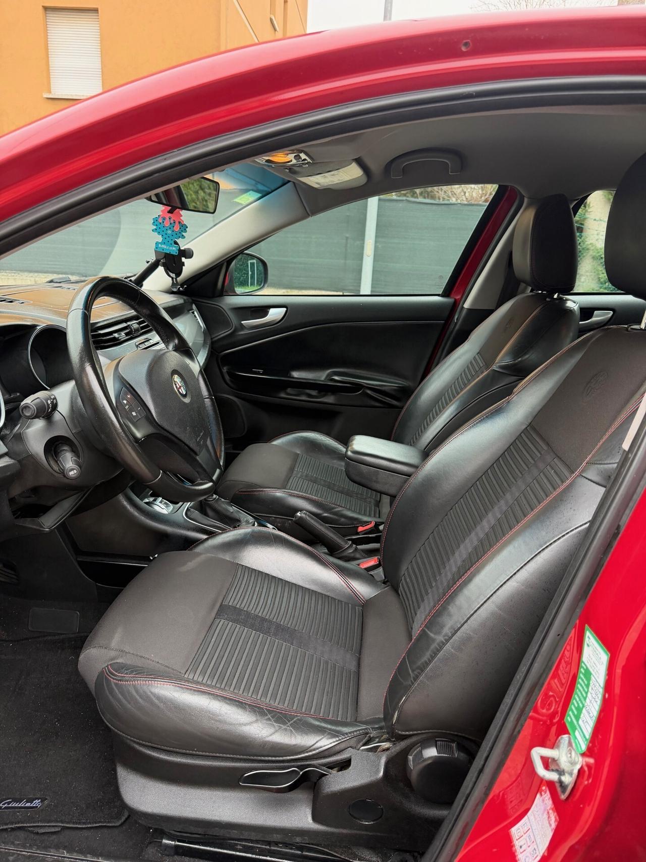 Alfa Romeo Giulietta 2.0 JTDM - PELLE - 12 MESI DI GARANZIA -