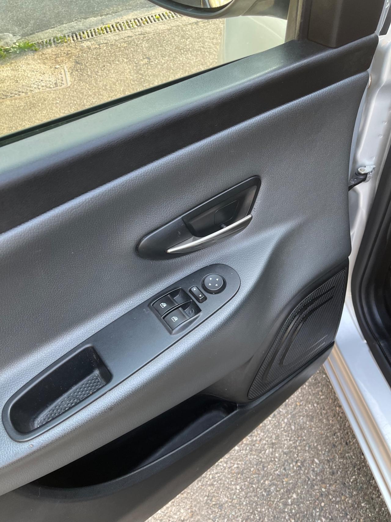 Lancia Ypsilon 1.2 69 CV 5 porte S&S Silver