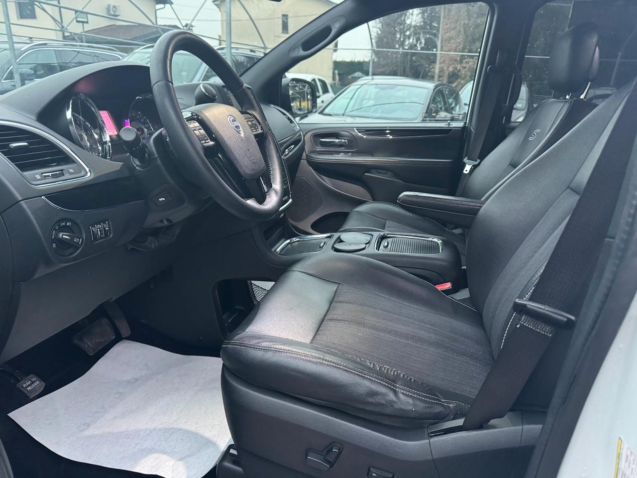 Lancia Voyager 2.8 Turbodiesel S 177 CV