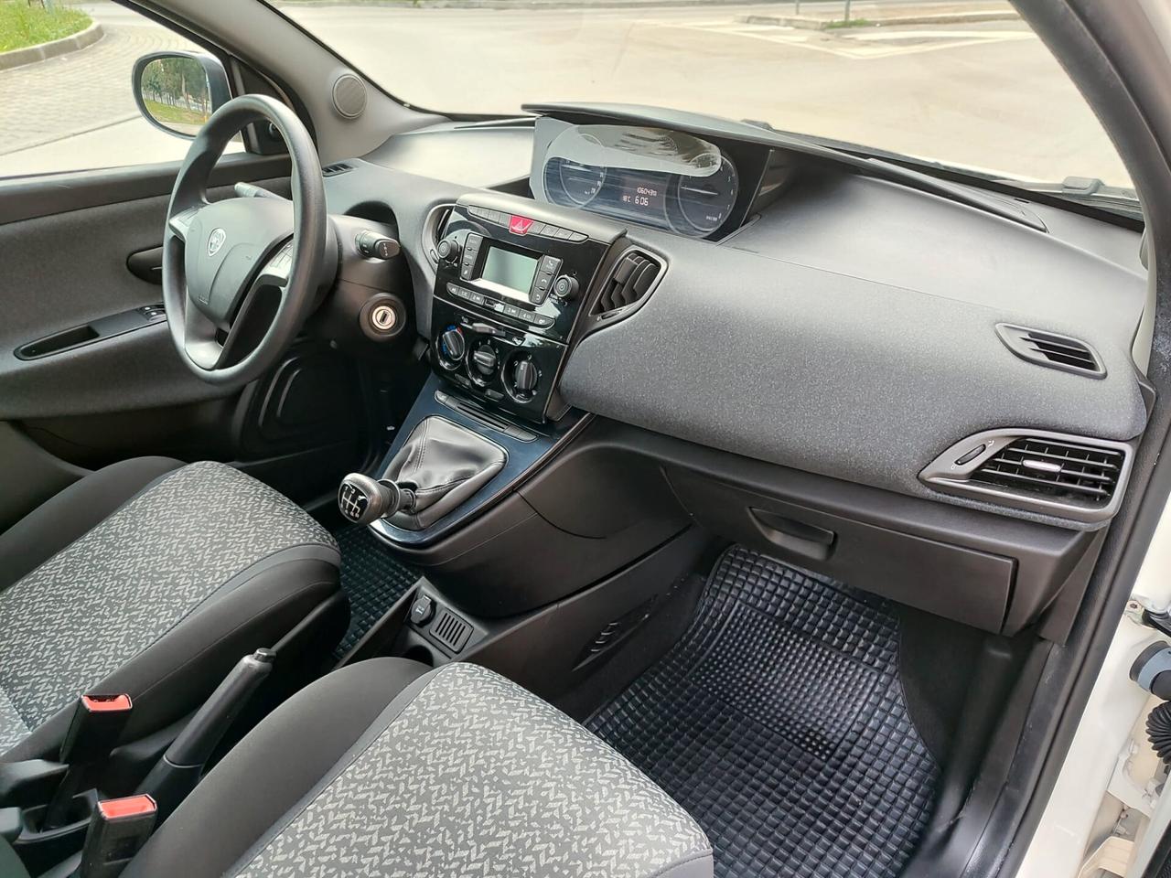 Lancia Ypsilon 1.0 FireFly SILVER 70CV