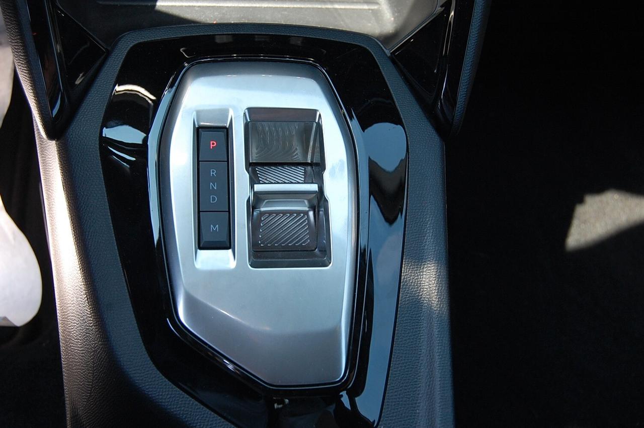 Peugeot 2008 Hybrid 136 e-DCS6 Active