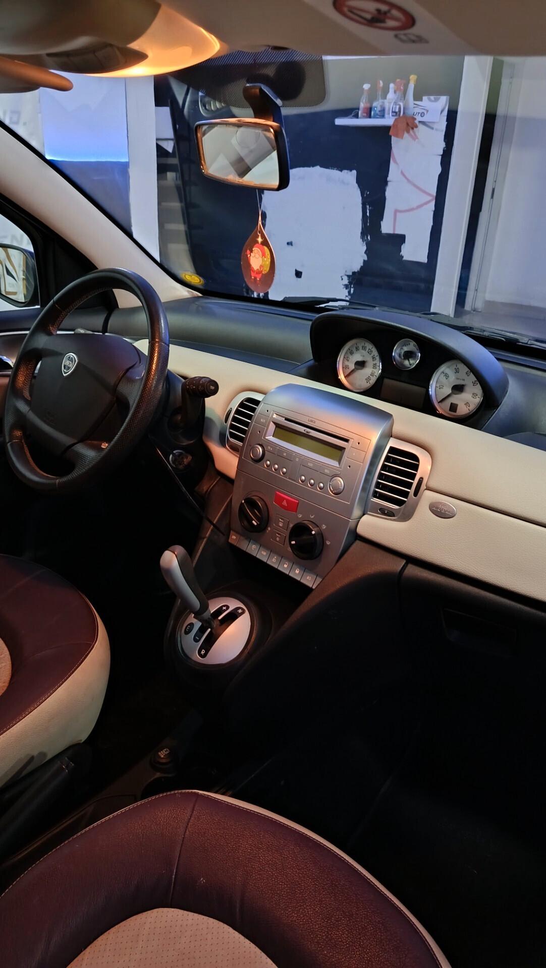 Lancia Ypsilon 1.3 MJT 75 CV Platino