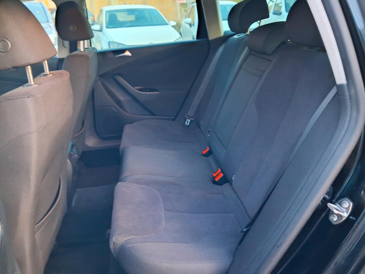 Volkswagen Passat 1.6 TDI DPF Var Comf. BM Tech.