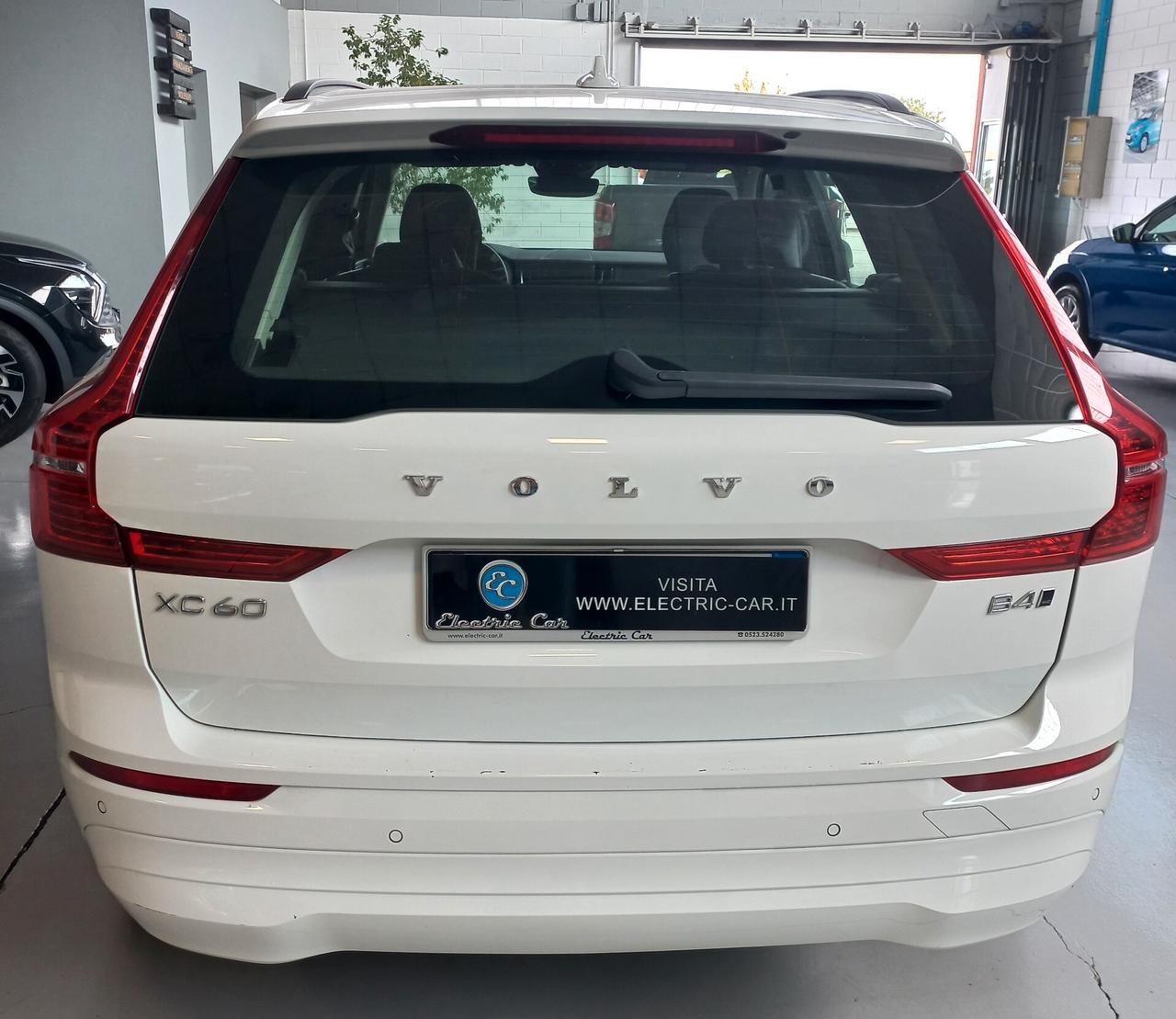 Volvo XC 60 XC60 B4 (d) AWD Geartronic Momentum Pro N1 iva esposta