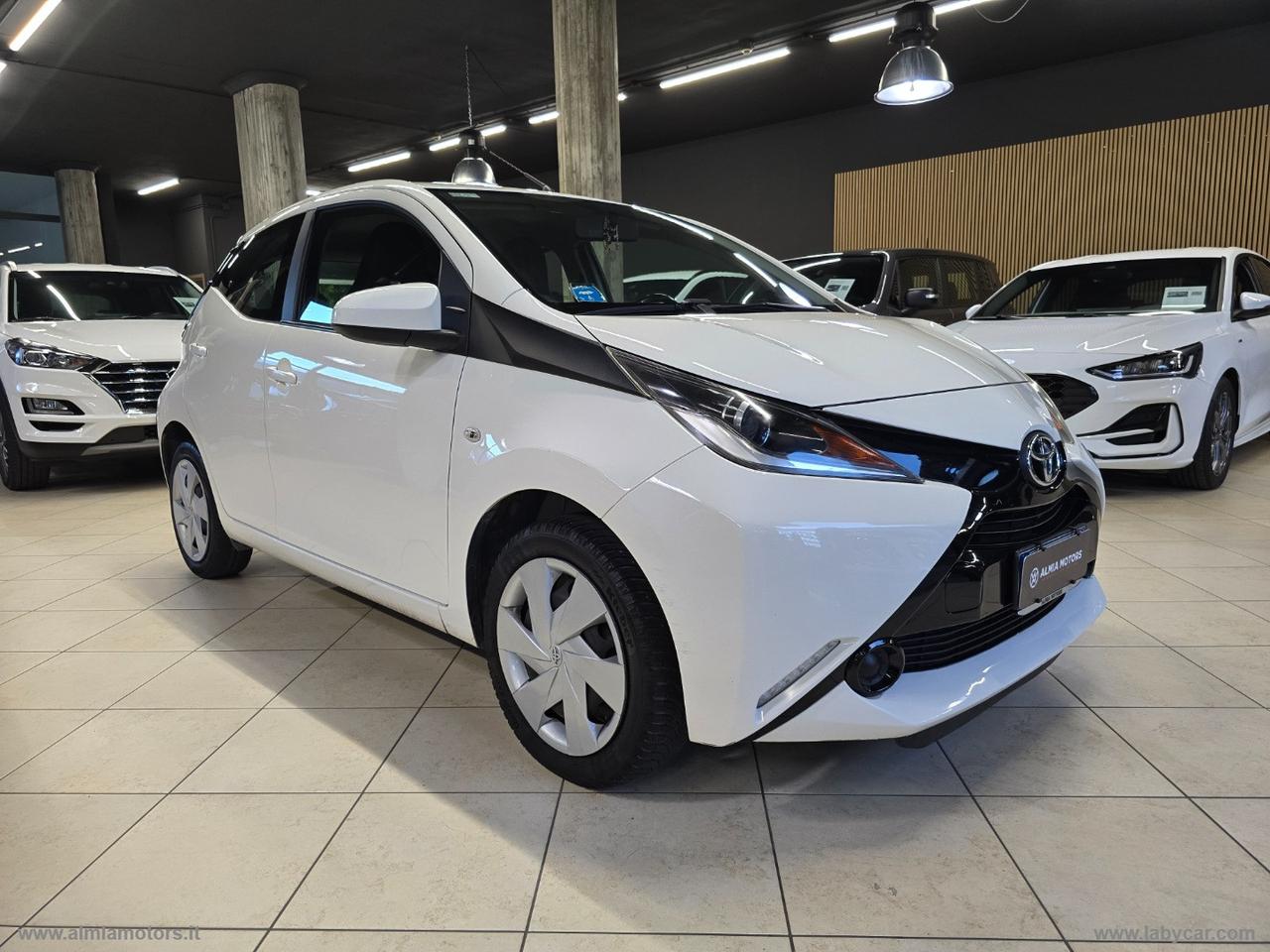 TOYOTA Aygo 1.0 VVT-i 69 CV 5p. x-cool
