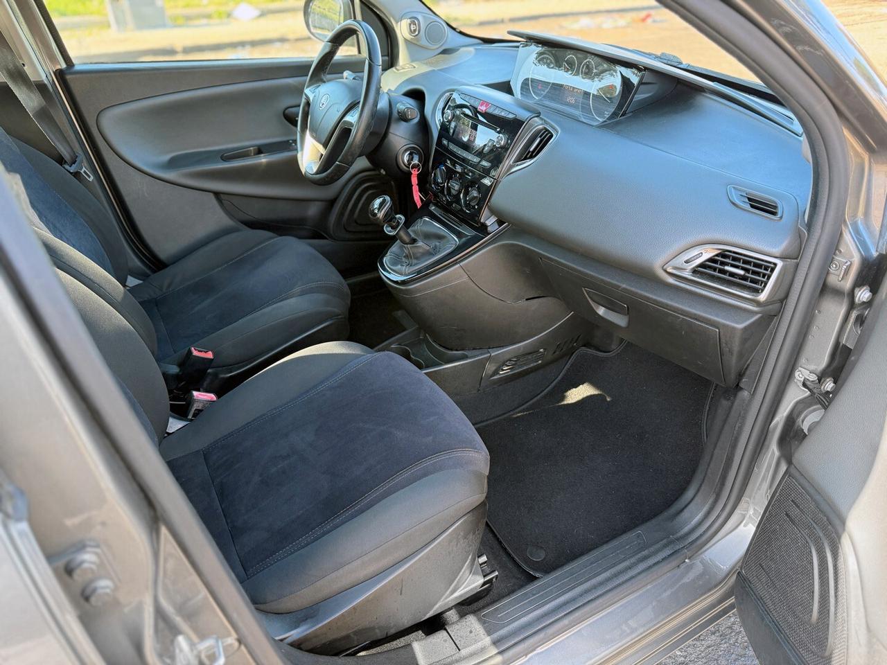 Lancia Ypsilon 1.2 benz. 69 CV 5 porte S&S Gold E6b *UNIPRO* - 2014 GARANZIA RATE PERMUTE