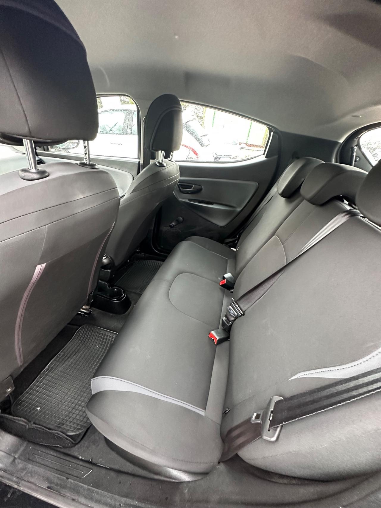 Lancia Ypsilon 1.2 69 CV 5 porte Unyca