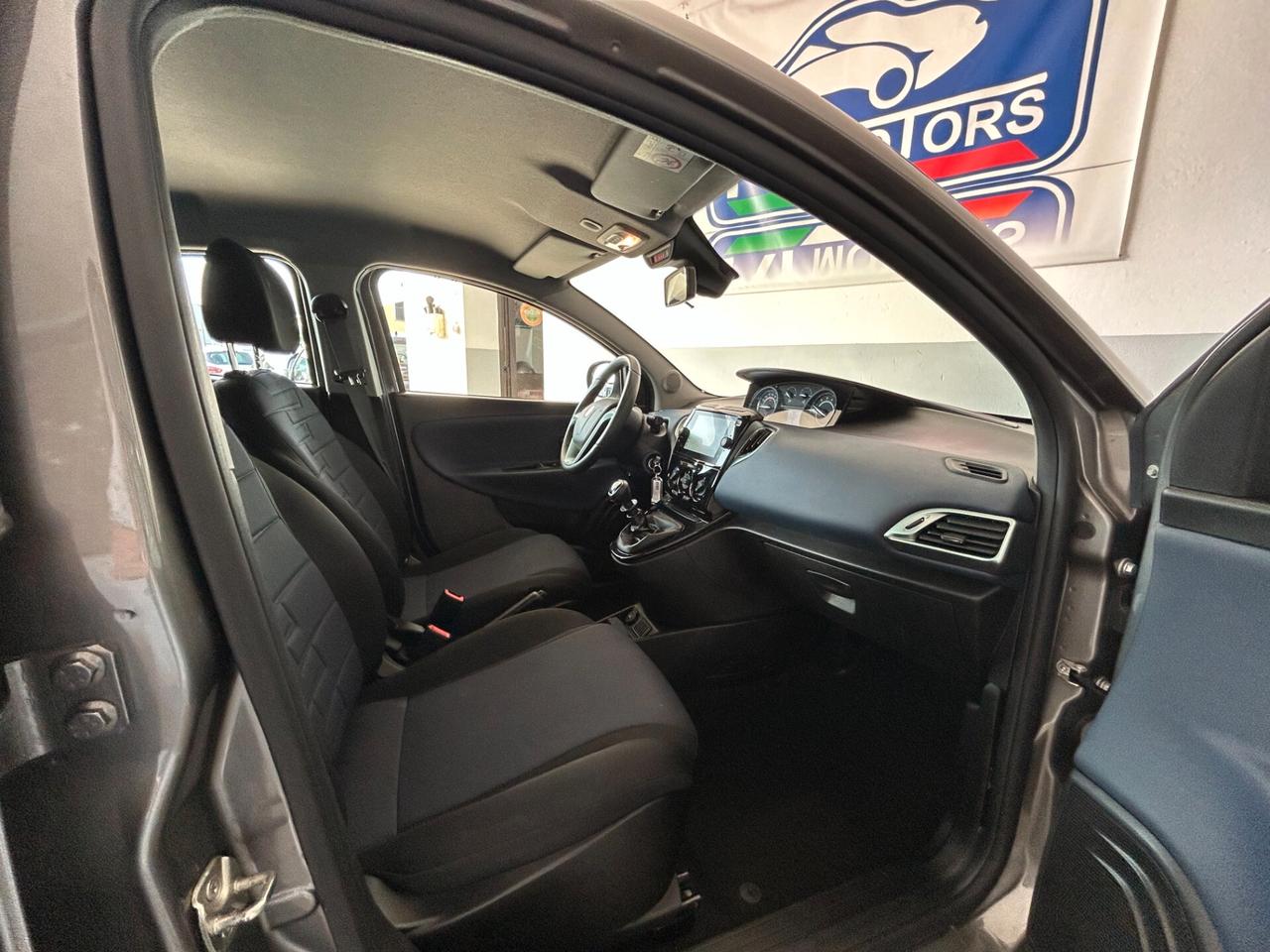 Lancia Ypsilon 1.0 FireFly 5 porte S&S Hybrid Platino