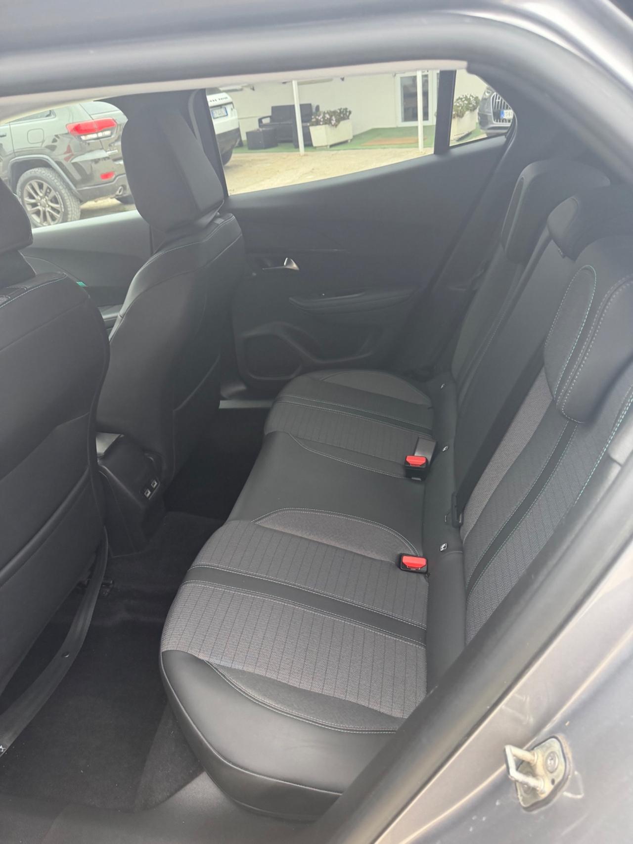 Peugeot 2008 BlueHDi 110 S&S Allure Pack