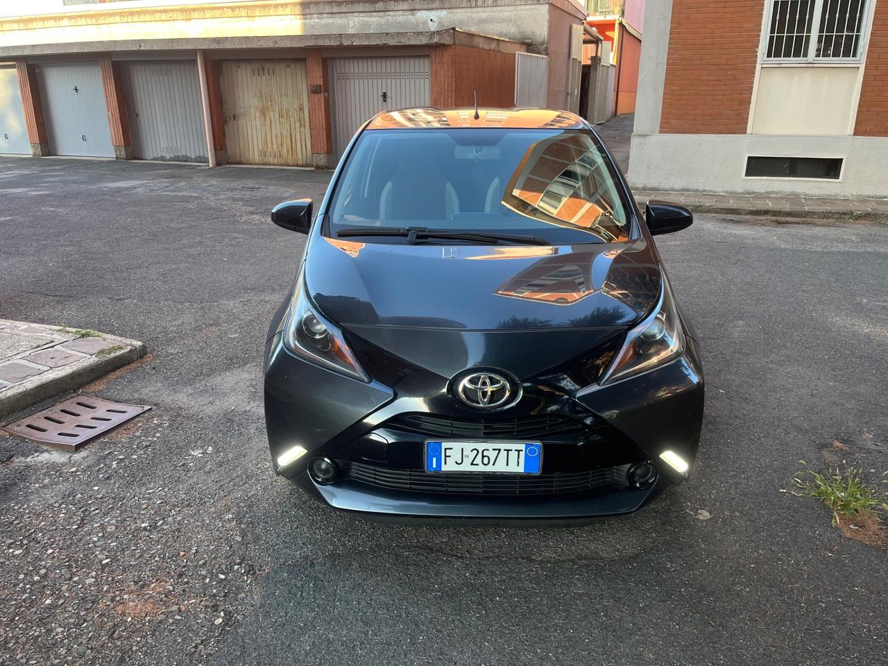 Toyota Aygo 1.0 VVT-i 69 CV 5 porte x-play TSS