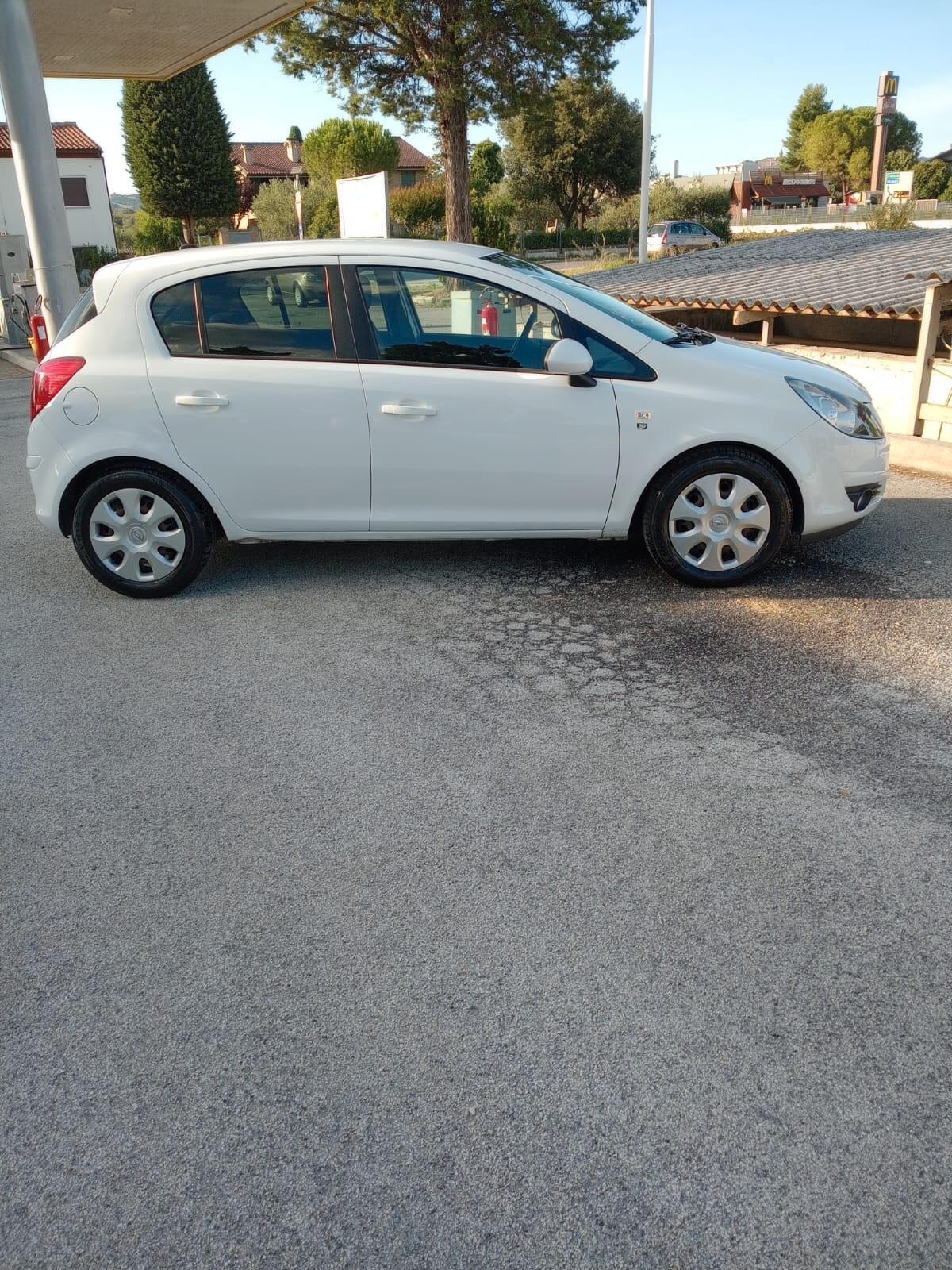 Opel Corsa 1.2 5 porte anno 2010