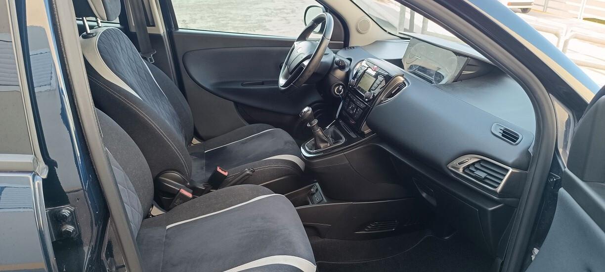 Lancia Ypsilon 1.2 69 CV 5 porte S&S Platinum