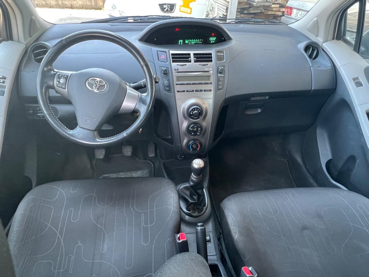 Toyota Yaris 1.0 5 porte Luxury pack FINANZIABILE