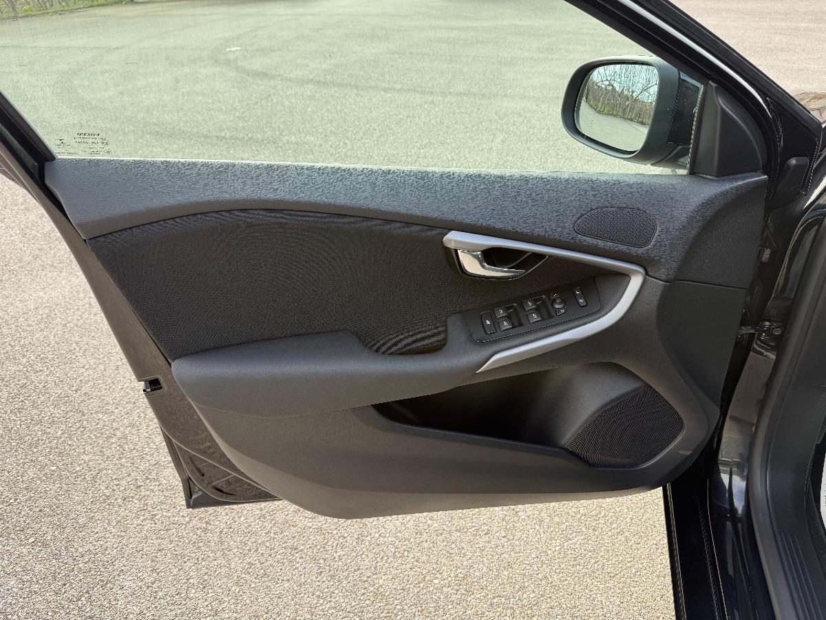 VOLVO - V40 - D2 Business