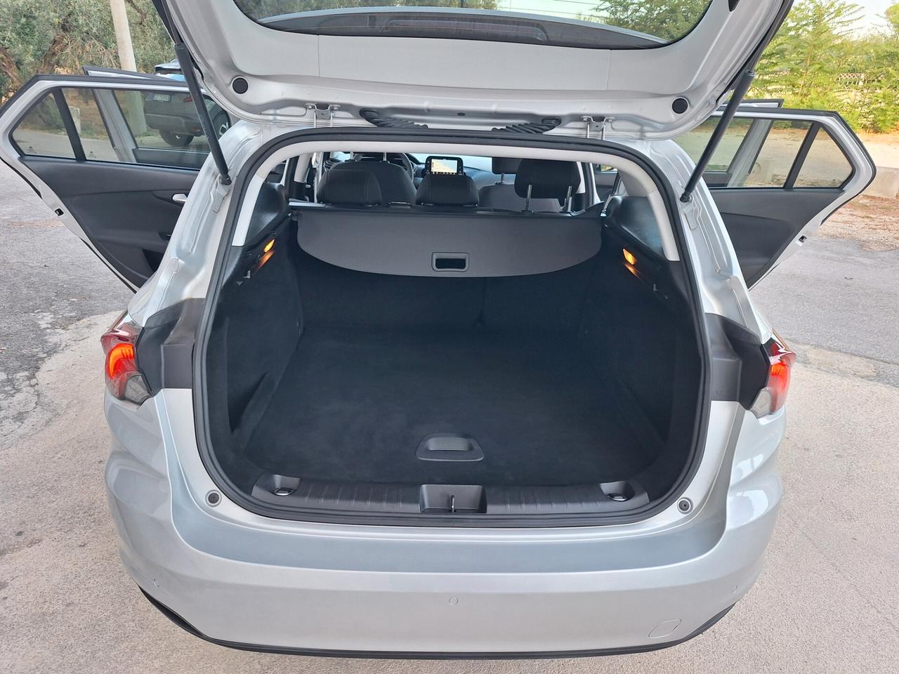 Fiat Tipo 1.6 MJT 130 CV SW LOUNGE NAVI LED