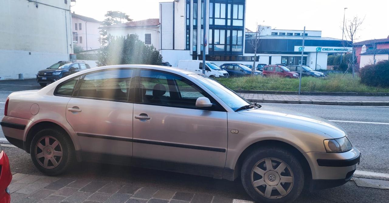 Volkswagen Passat 1.9 TDI/110 CV cat Trendline