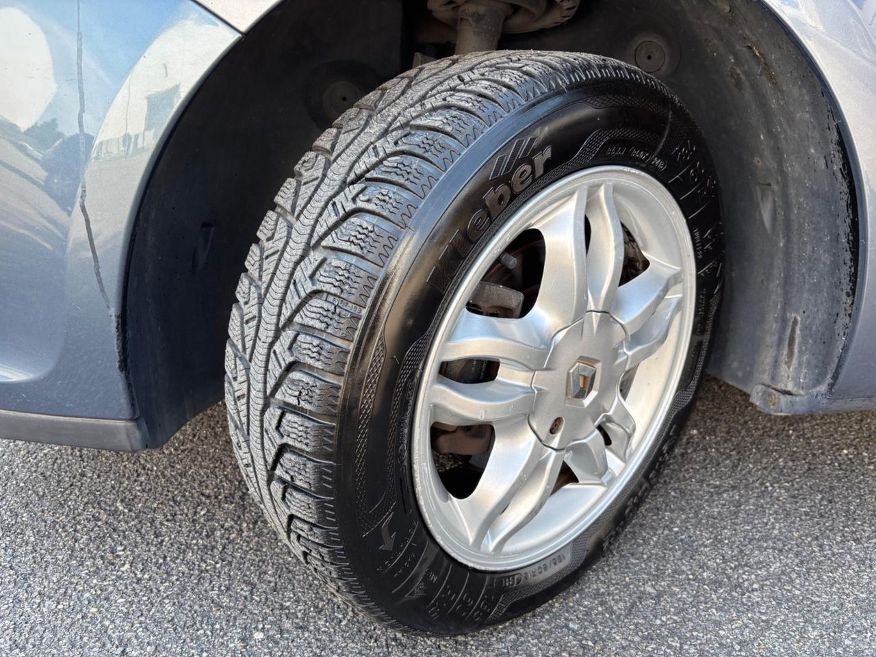Renault Clio 1.2 16V UNI PRO!