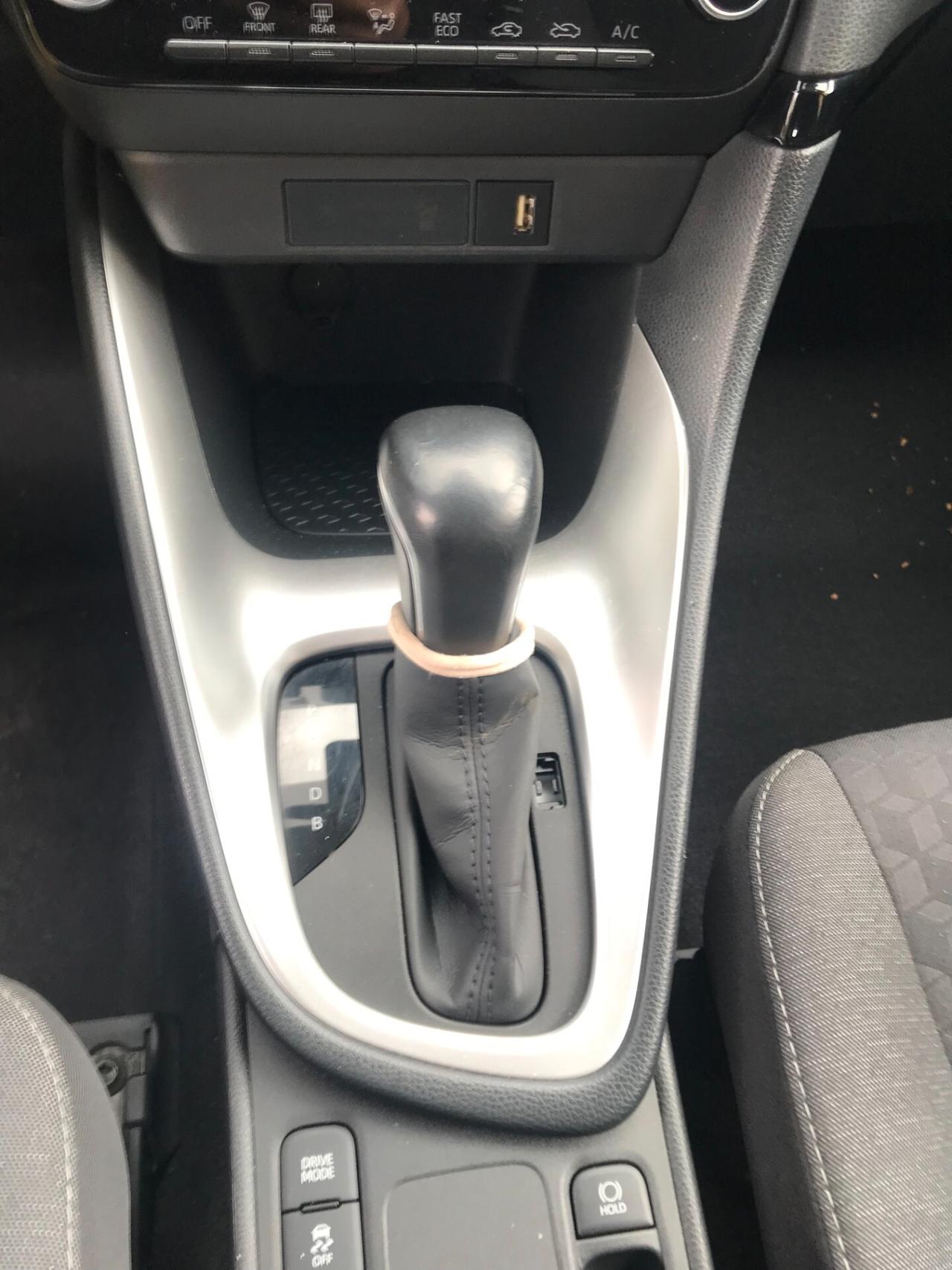 Toyota Yaris 1.5 Hybrid 5 porte Business