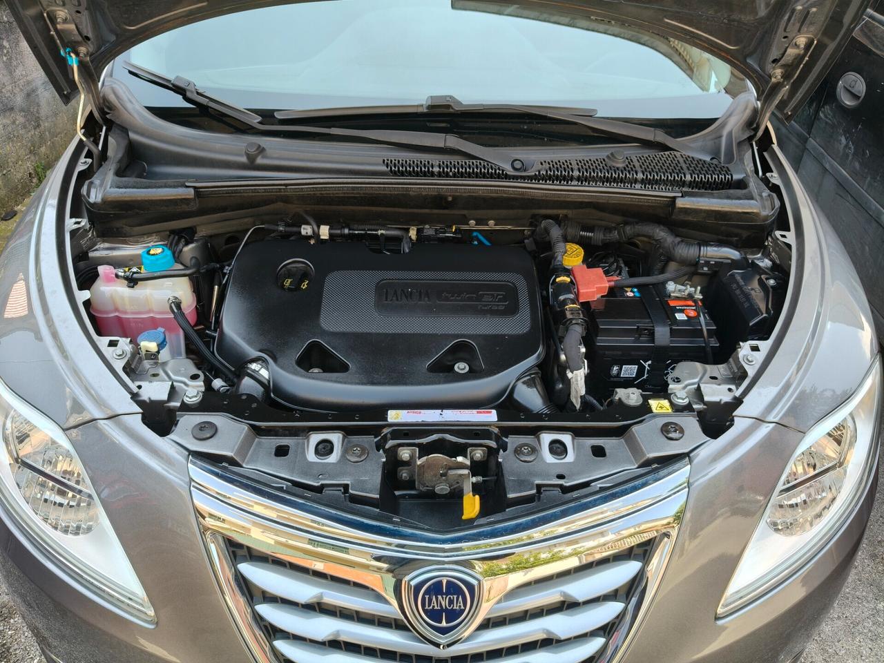 Lancia Ypsilon 5 porte Metano Ecochic Gold