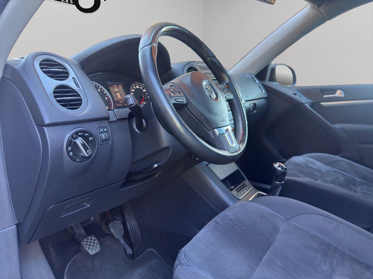 VOLKSWAGEN - Tiguan - 2.0 TDI 110 CV Sport BlueMotion Technology TETTO APRIBILE