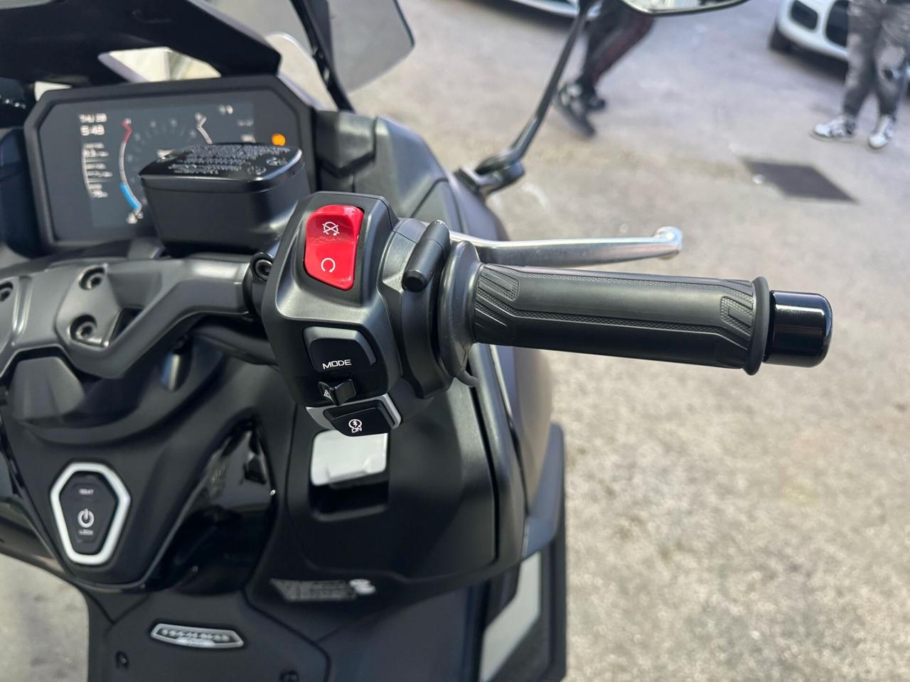 YAMAHA T-MAX 560 TECH MAX DARK MAGMA 2024