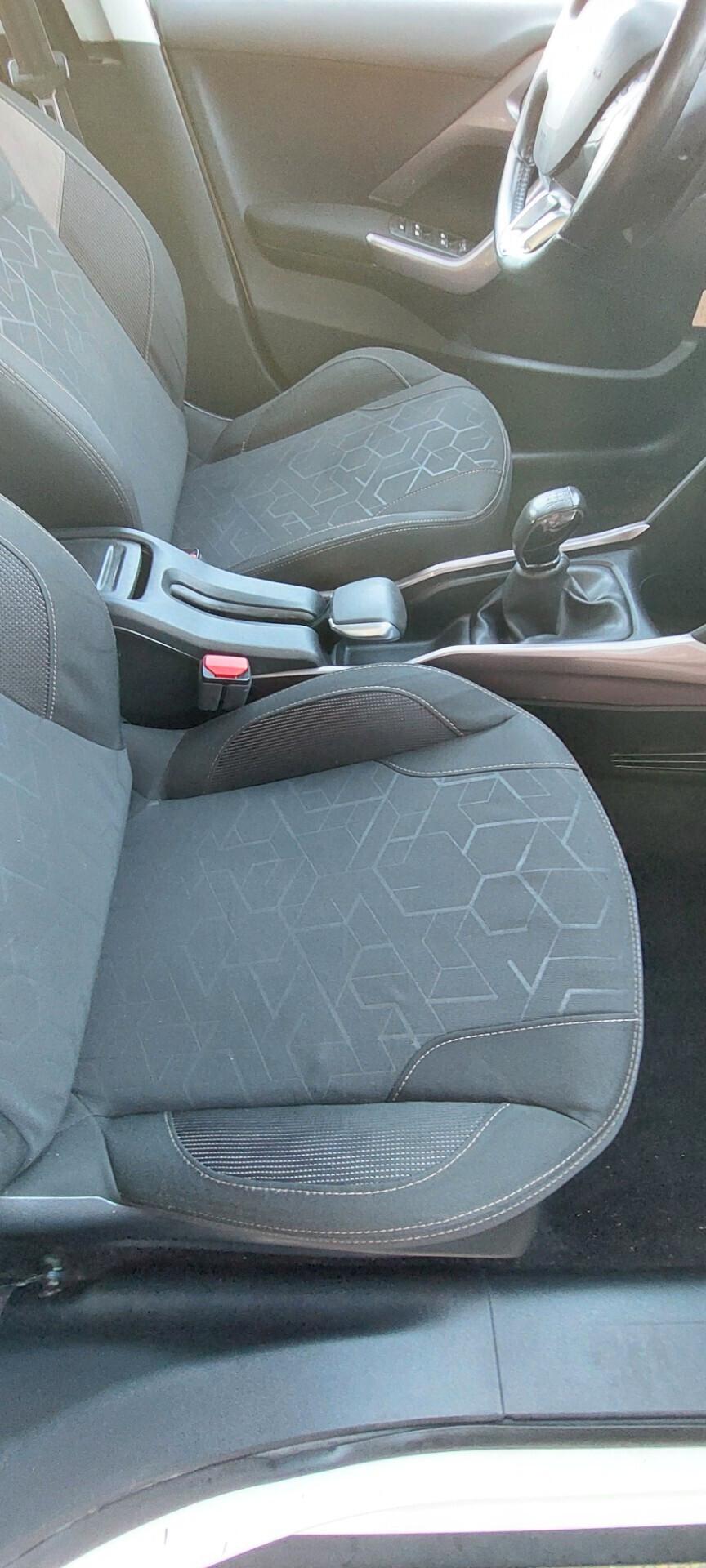 PEUGEOT 2008 1,2 BENZINA GIUDABILE DA NEOPATENTATI TELEFONO NAVIGATORE IMPECCABILE