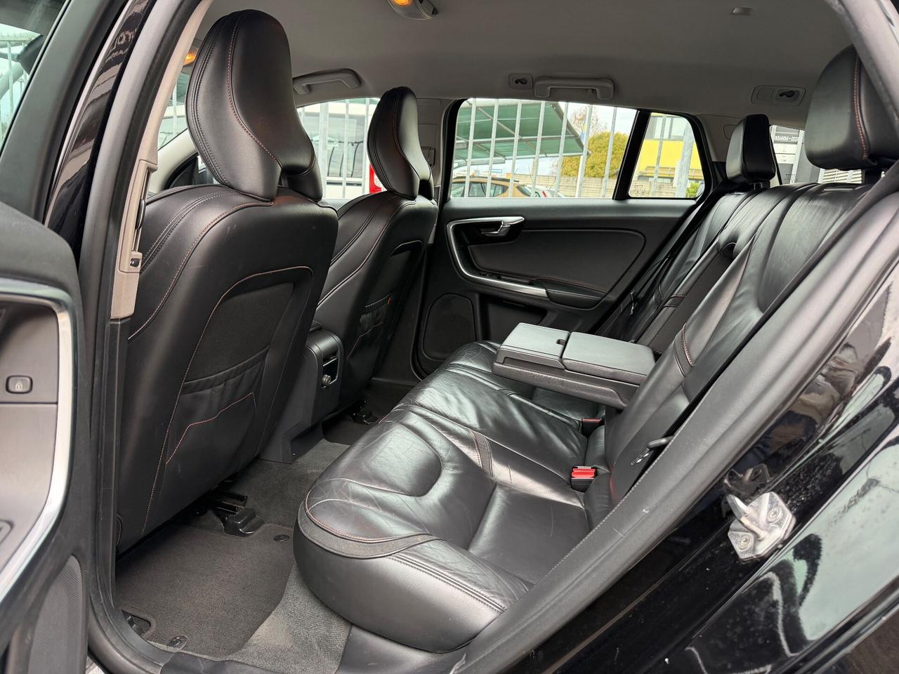 Volvo V60 2.0D 150 cv R-design Automatica