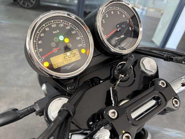 MOTO GUZZI V7 GUZZI - SPECIAL