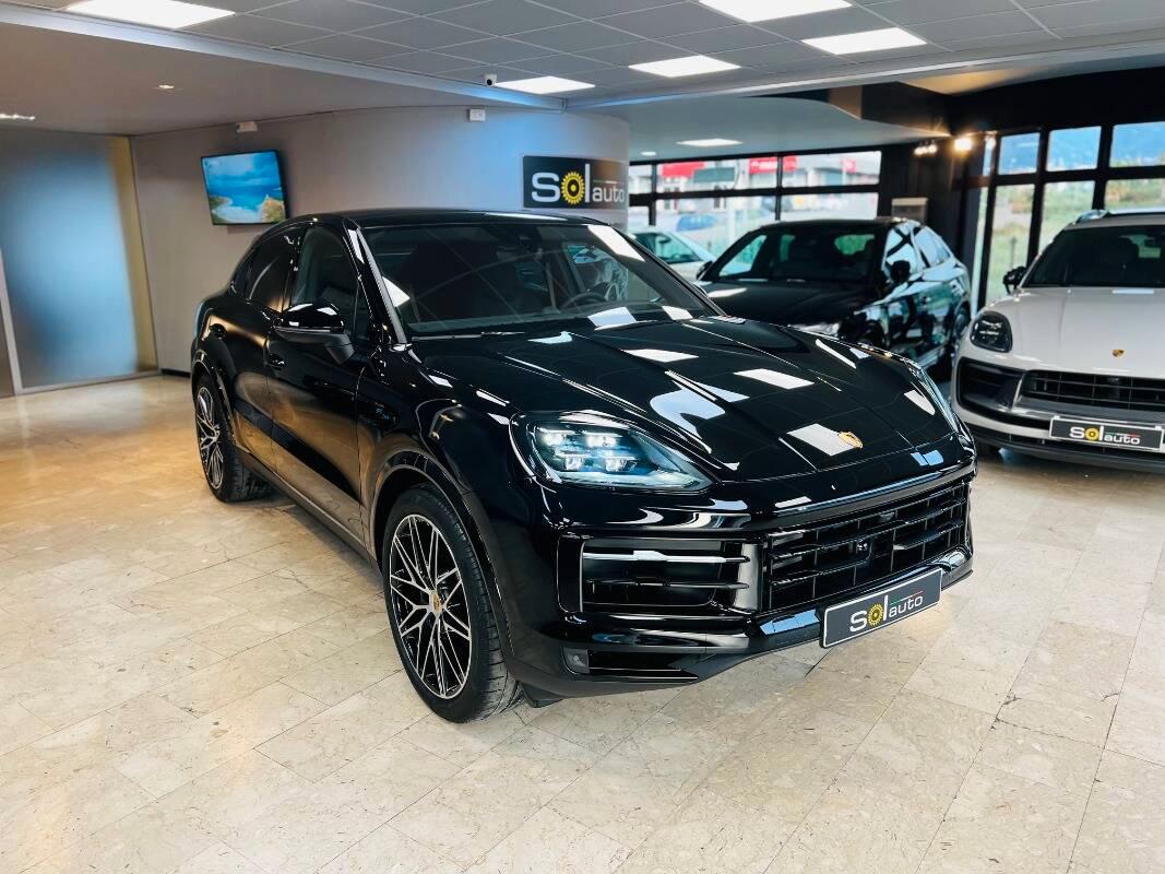 Porsche Cayenne Coupe Coupe e-hybrid Face lift 2024 auto nuova