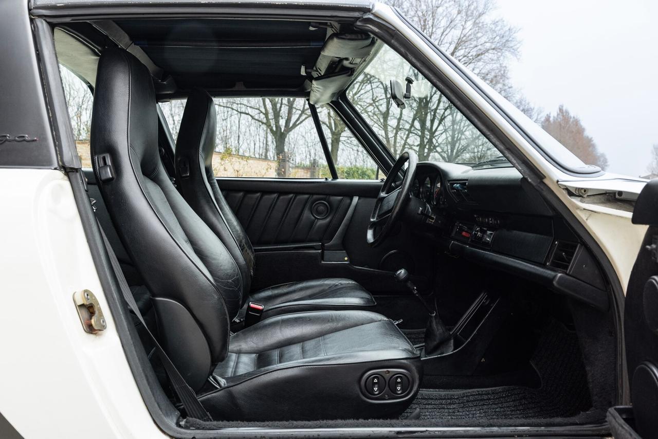 Porsche 911 CARRERA 3.2 G50 TARGA - RDS01800