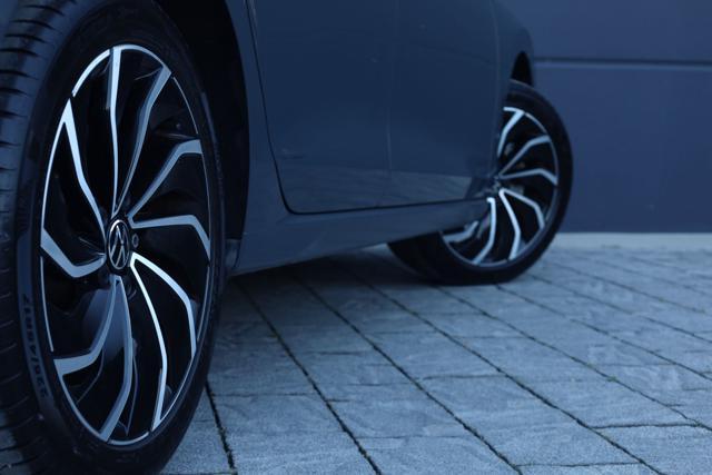 VOLKSWAGEN Golf 1.0 eTSI EVO DSG Life