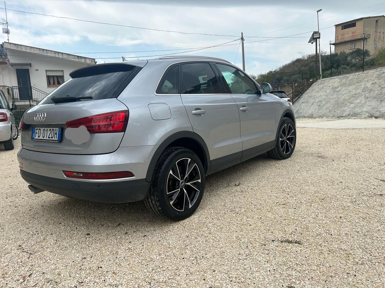 Audi Q3 2.0 TDI 120 CV Sport