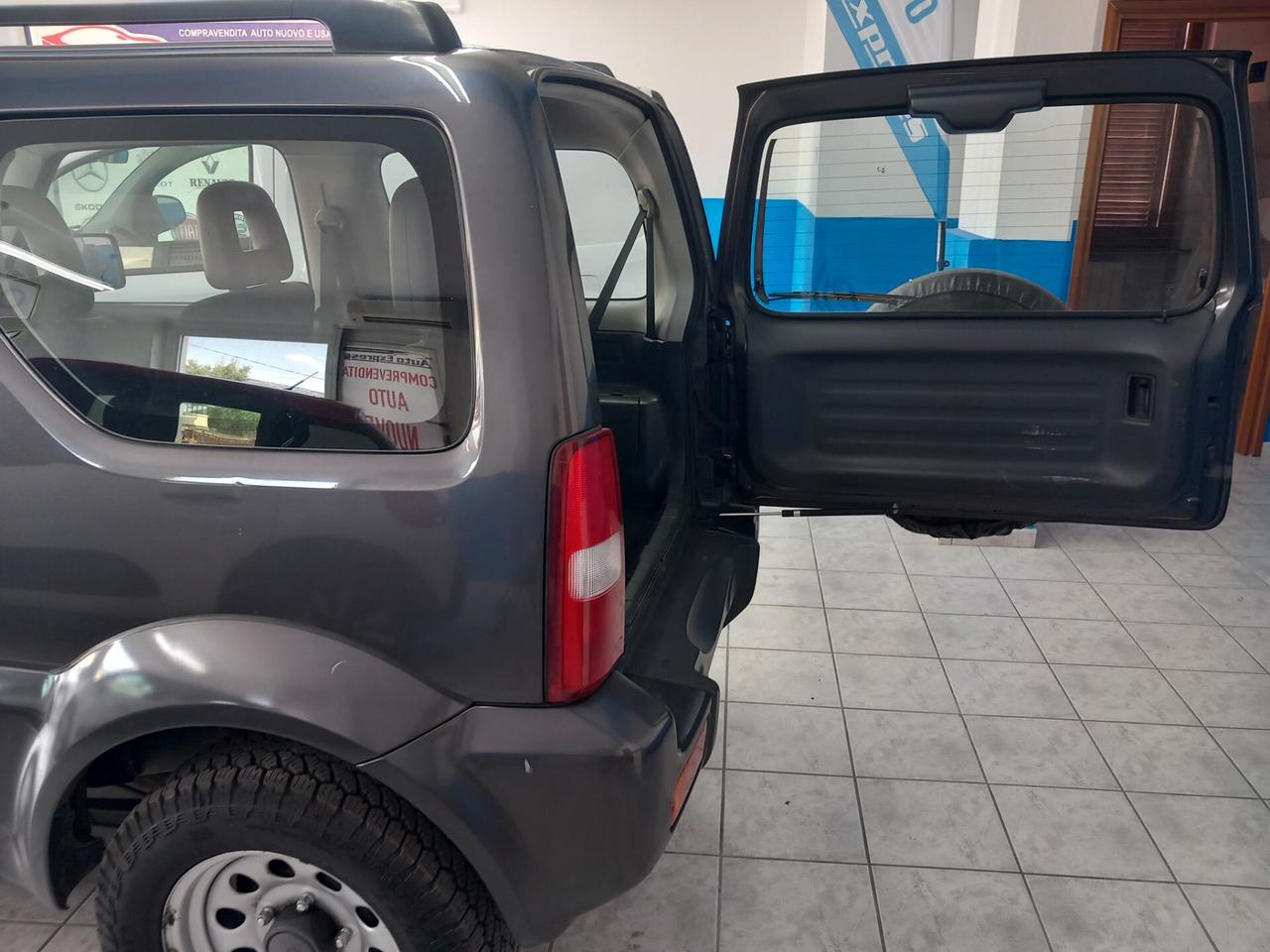 Suzuki Jimny anno 2010 1.5 DDiS cat 4WD Special km 112 mila