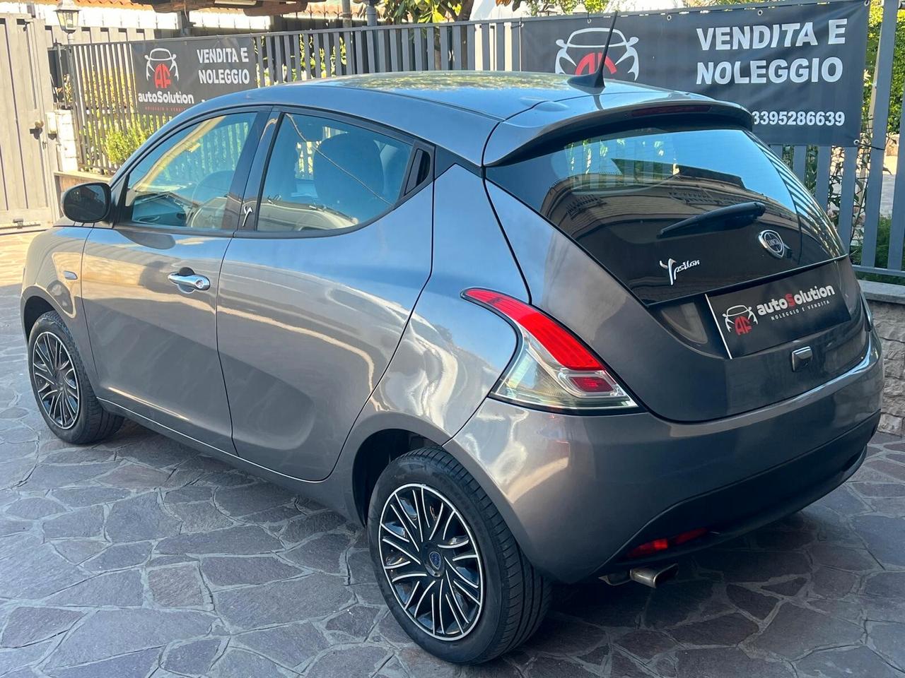 Lancia Ypsilon 1.2 69 CV 5 porte Platinum adatta neopatentati