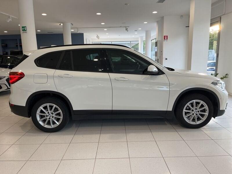 BMW X1 sDrive18d Business *Pelle*Navi*Led*