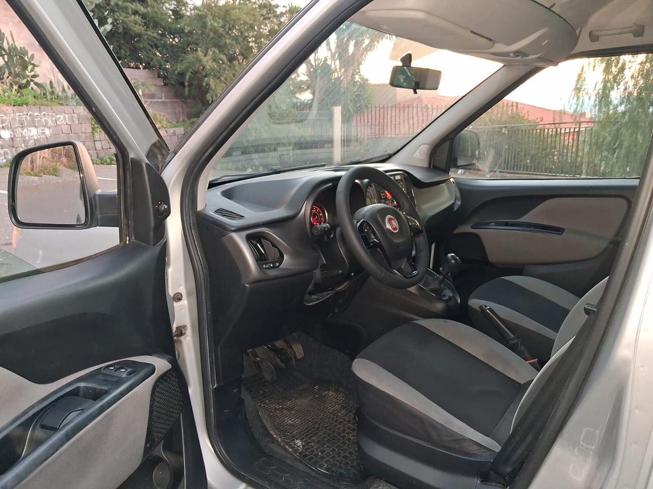 Fiat Doblo Con rampa manuale trasporto disabili in carrozzina