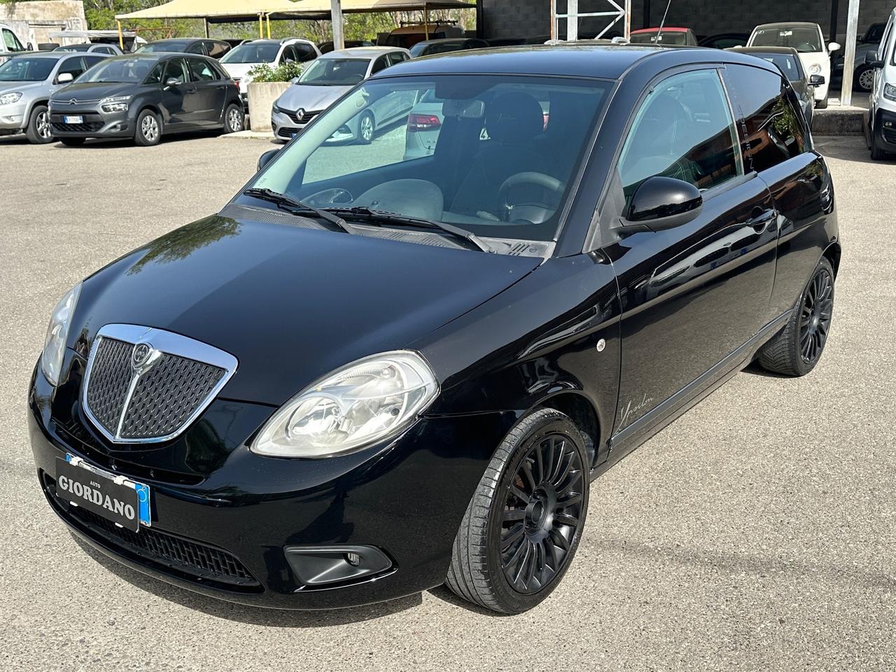 Lancia Ypsilon 1.3 MJT 90 CV MomoDesign