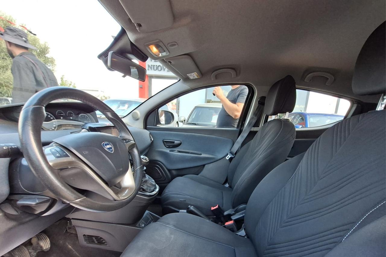 Lancia Ypsilon 1.0 Hybrid Gold 70cv